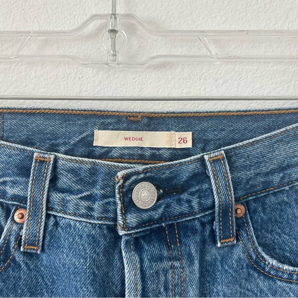 Levi’s Wedgie Straight Raw Hem Distressed Jeans - Picture 6 of 6
